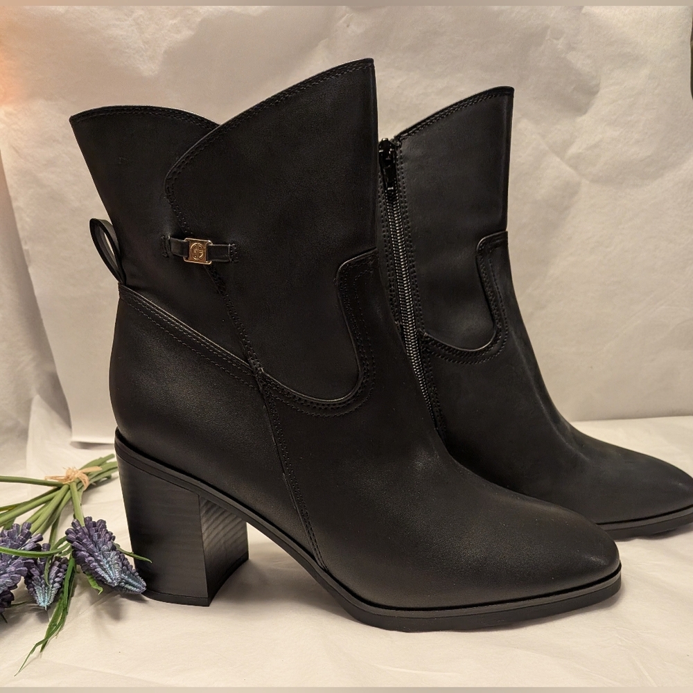 Giani Bernini Olaa ankle bootie in black W/ memory foam cushioning, sz 9.5 NWT